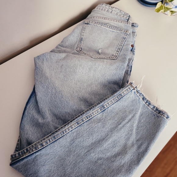 ZARA Distressed Lightwash High Waisted Mom Jeans - Picture 4 of 5